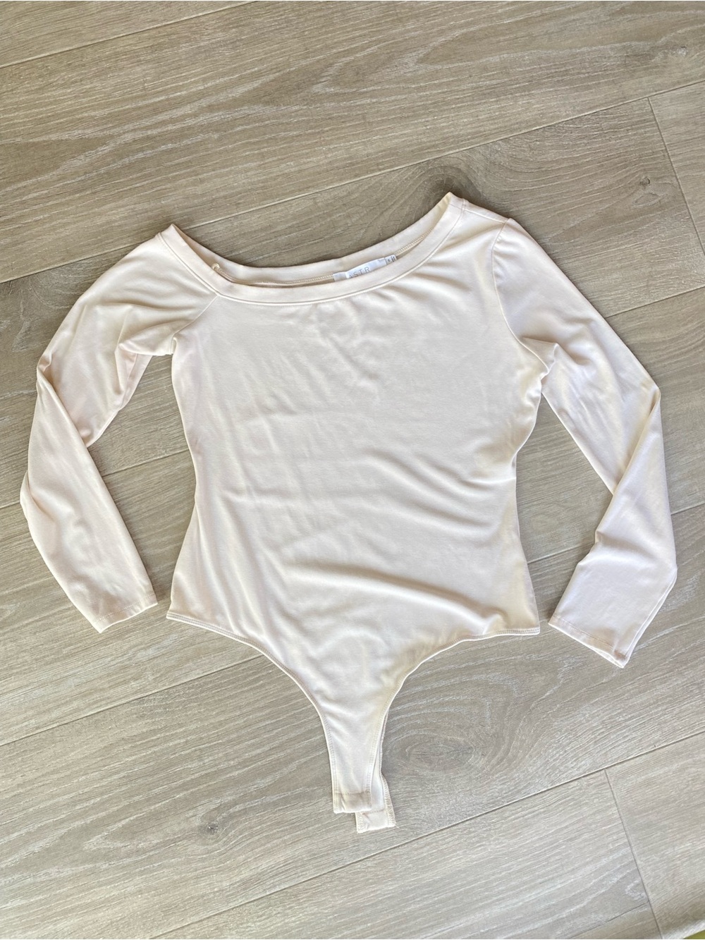 ASTR The Label Cream Long Sleeve Bodysuit Medium Off Shoulder Top - Picture 2 of 7